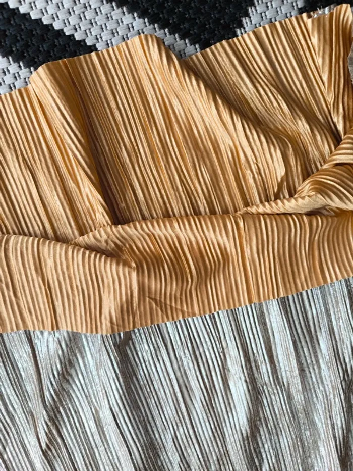 Jupe plissée dorée Avon – Taille 46/48 – Neuve - photo numéro 3