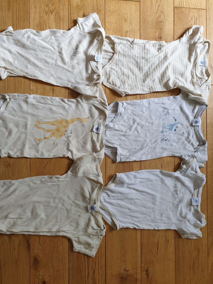 Lot bodys 12 mois - photo numéro 2