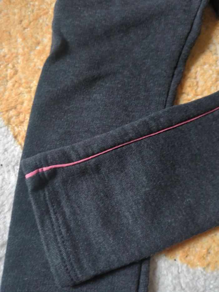 Legging sport gris rose 5 ans comme neuf - photo numéro 2
