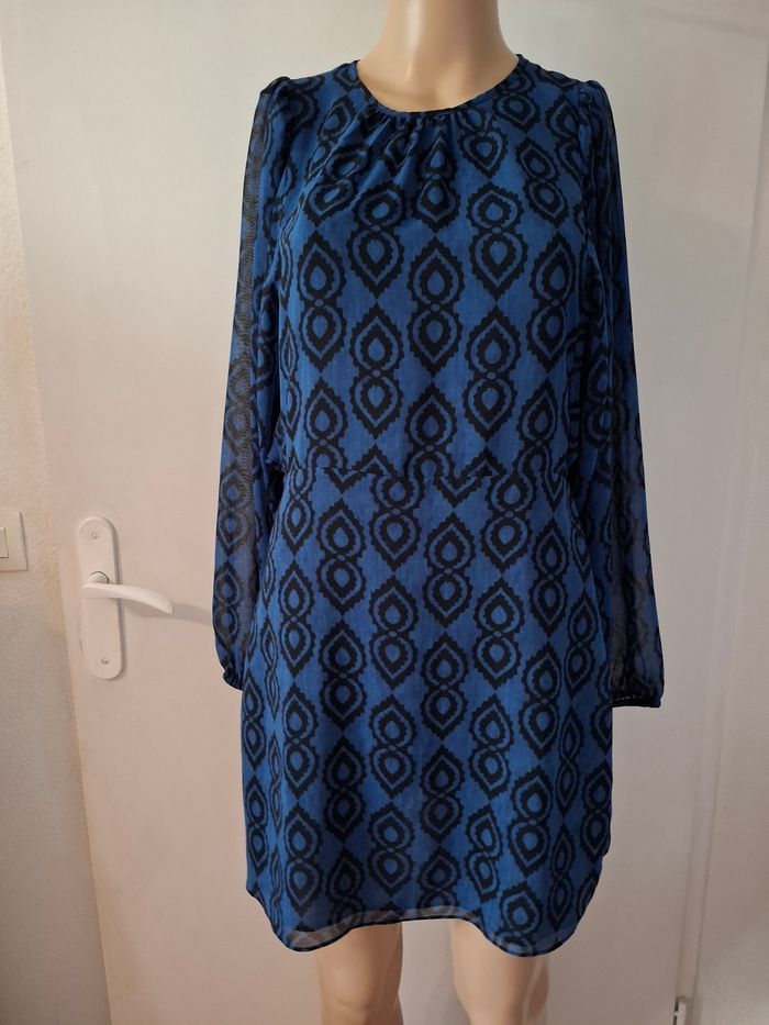 Robe zara taille 38 en très bon état - photo numéro 4