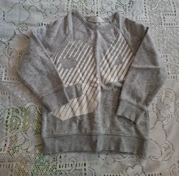 Sweat gris - confort et style, H&M,  en bon état, taille 4/6 ans