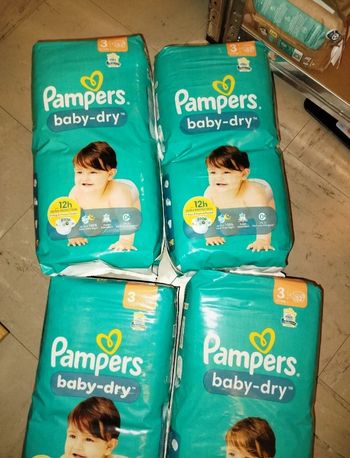 206 couches Pampers taille 3 Baby dry