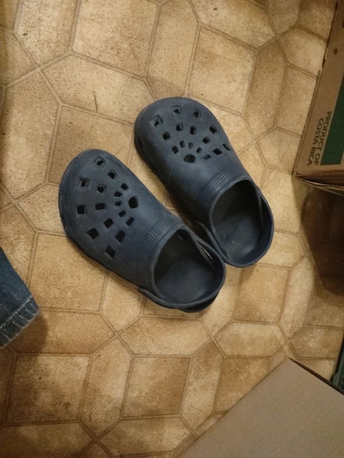 Crocs 32