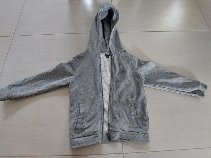 Veste zippée à capuche
