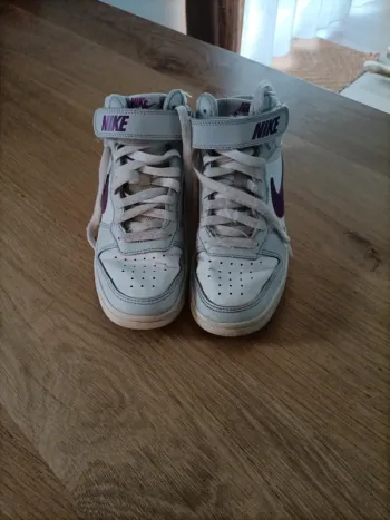 Jolies  baskets hautes Nike 36