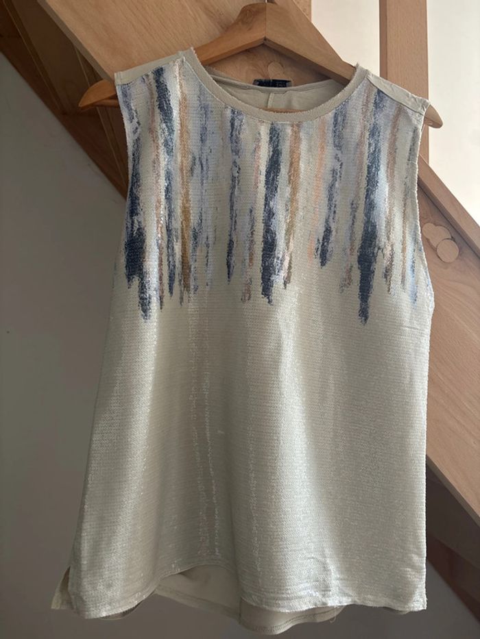 T shirt / blouse avec sequins Zara