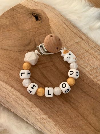 Attache-tétine en silicone personnalisé