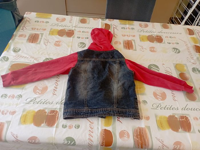 Veste en jean bleu/rouge à boutons avec capuche Lee cooper 8 ans 4€ - photo numéro 3