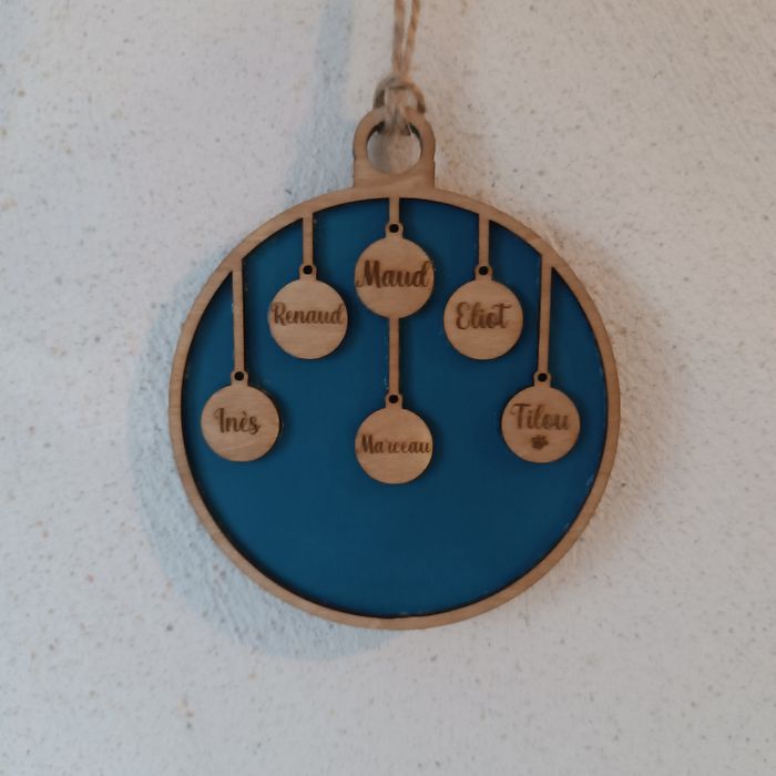 Boule de Noël en bois personnalisable