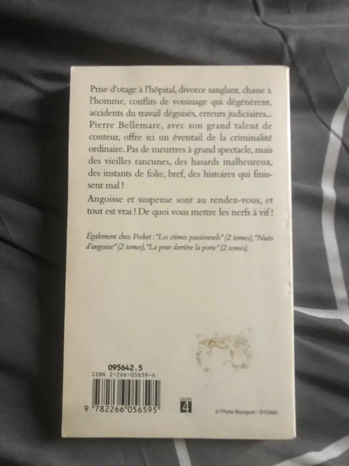Livre crimes de sang édition pocket 📕 - photo numéro 3