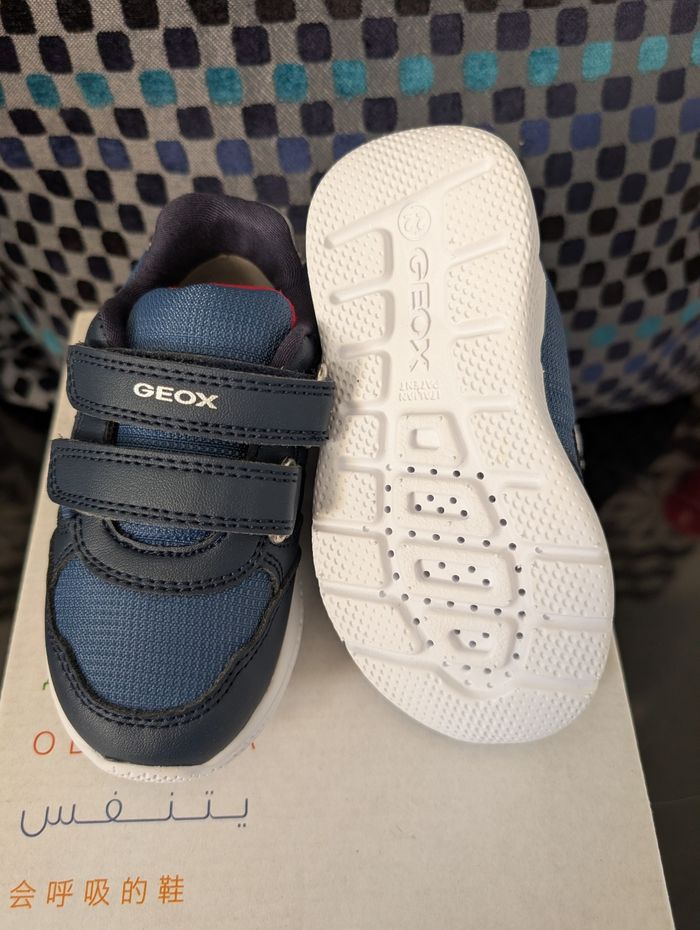 Baskets garçon ultralegeres. Taille 22. Neuf. Geox - photo numéro 6