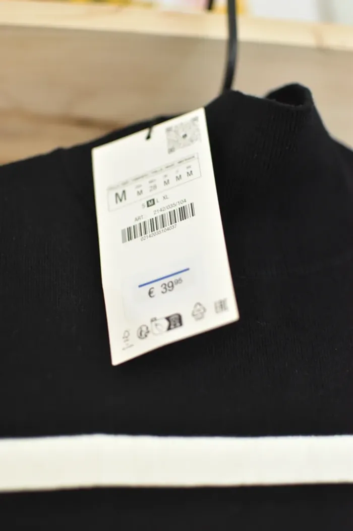 Robe Zara en taille M - Neuve avec étiquettes - photo numéro 2