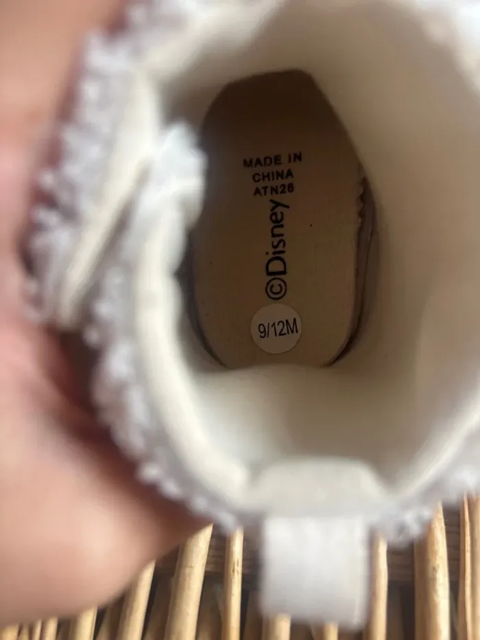 Chaussure Disney  fille 9/12mois en très bon état - photo numéro 4