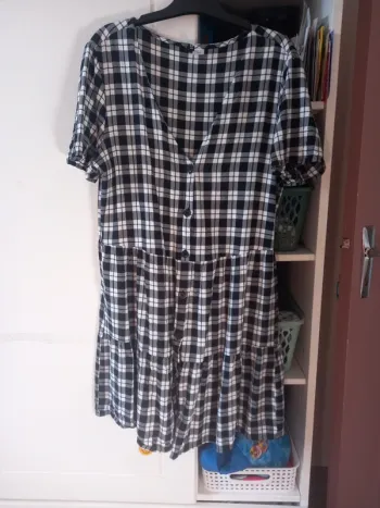 Robe à carreaux noirs et blancs H&M taille 42