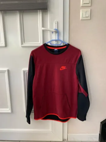 Superbe sweat Nike vintage bordeaux et noir taille S/36 en très bon état général