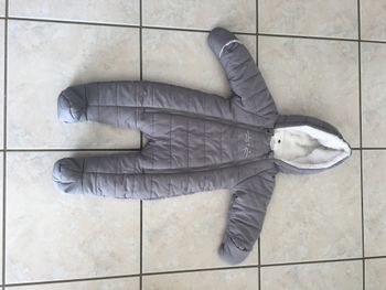 Combinaison 6 mois neuve