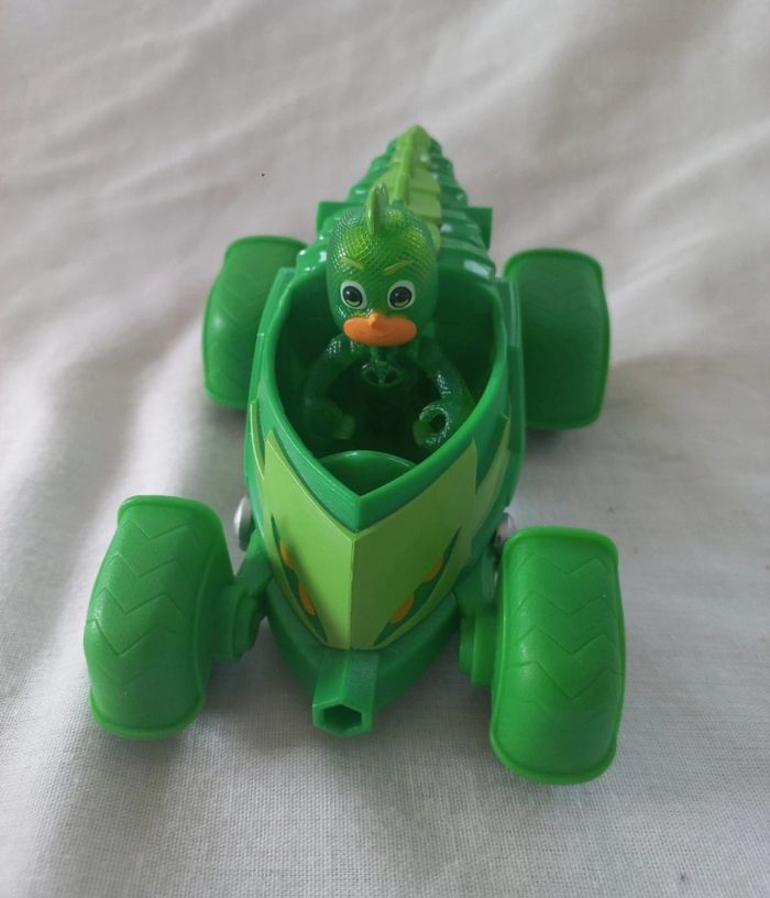 Figurine Gluglu + véhicule Reptilo-Mobilie ; Pyjamasques