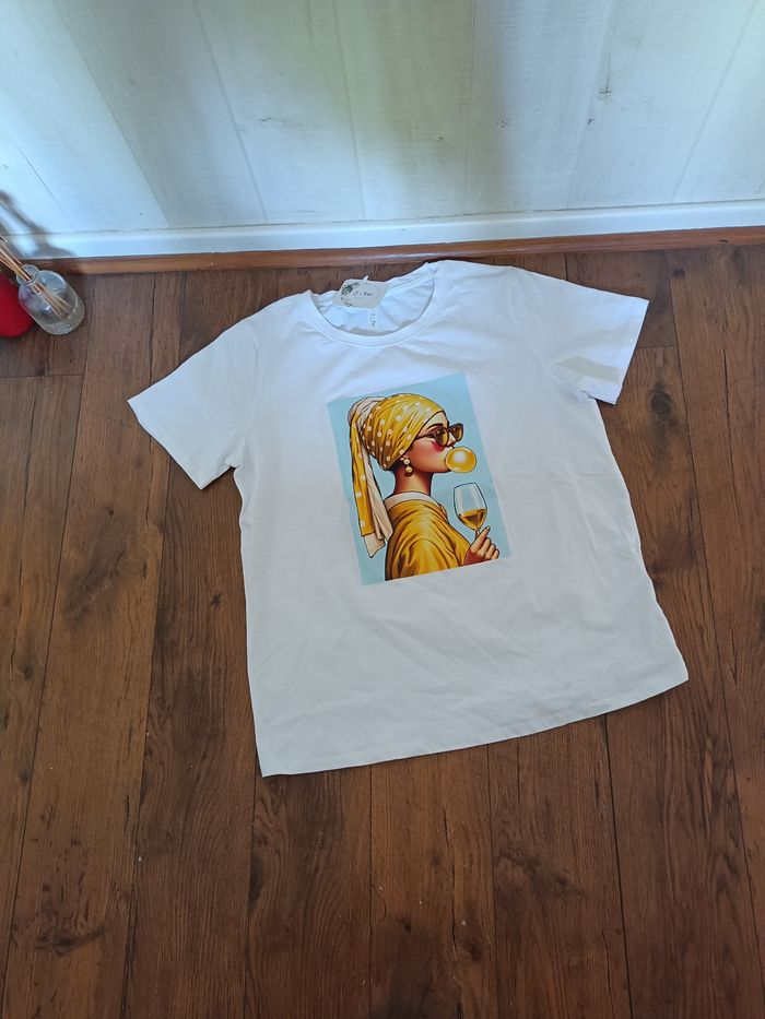 Tee shirt blanc avec flocage
