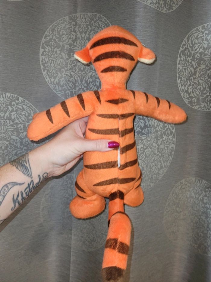 Peluche tigrou qui fait du bruit disney - photo numéro 3