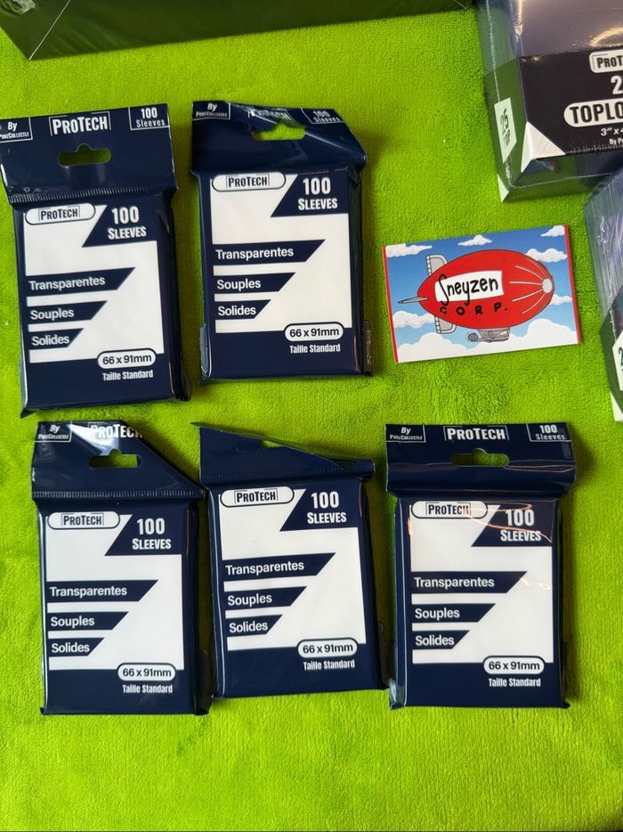Lot de Protections Pokémon Comprend: 1x Acrylique ETB 1x Acrylique Display 75 Toploader et 500 Sleeves - photo numéro 4