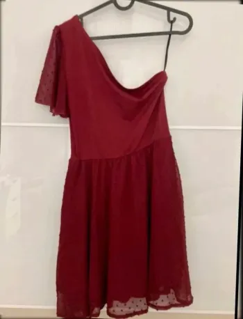 Robe rouge bordeau