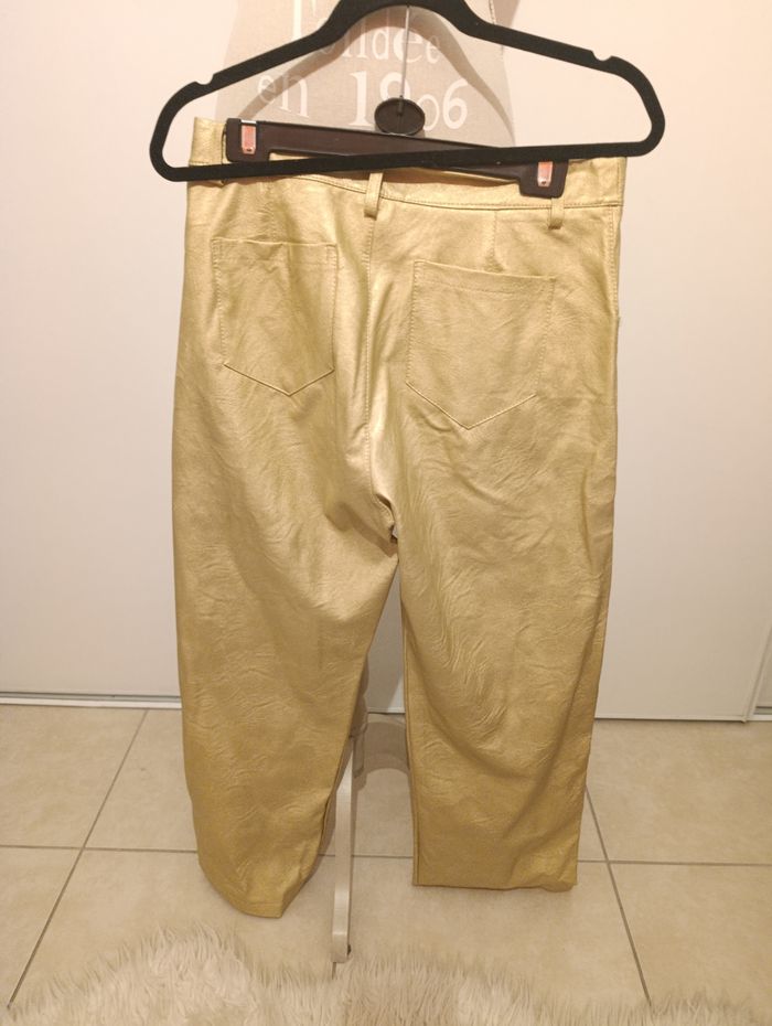 Pantalon Chantal B en simili– Taille M – Doré, idéal fêtes ! - photo numéro 3