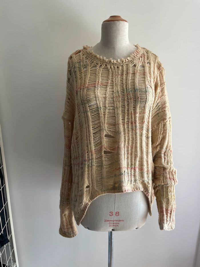 Pull beige effet usé Zara - photo numéro 2