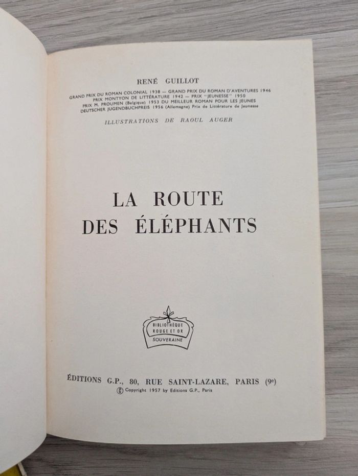 La route des éléphants rouge et or - photo numéro 3