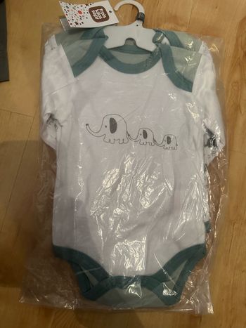 Bodies taille 12 mois