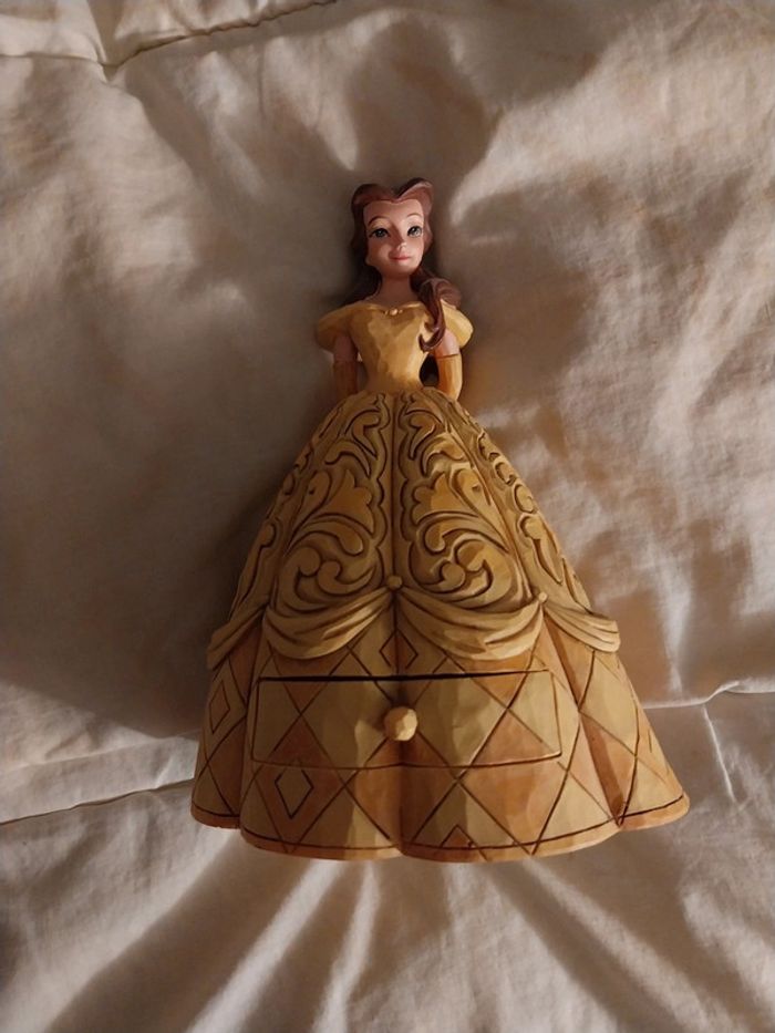 Figurine belle avec boite - photo numéro 2