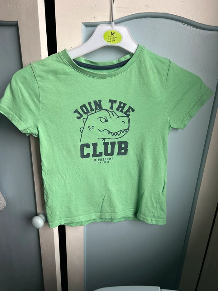Tee shirt vert , dinosaure, 6 ans kiabi
