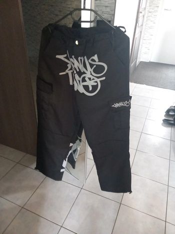 Cargo noir jamais porté