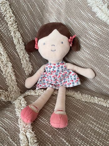 Peluche doudou 31cm obaibi poupée brune fille cerise rouge rose très bon état