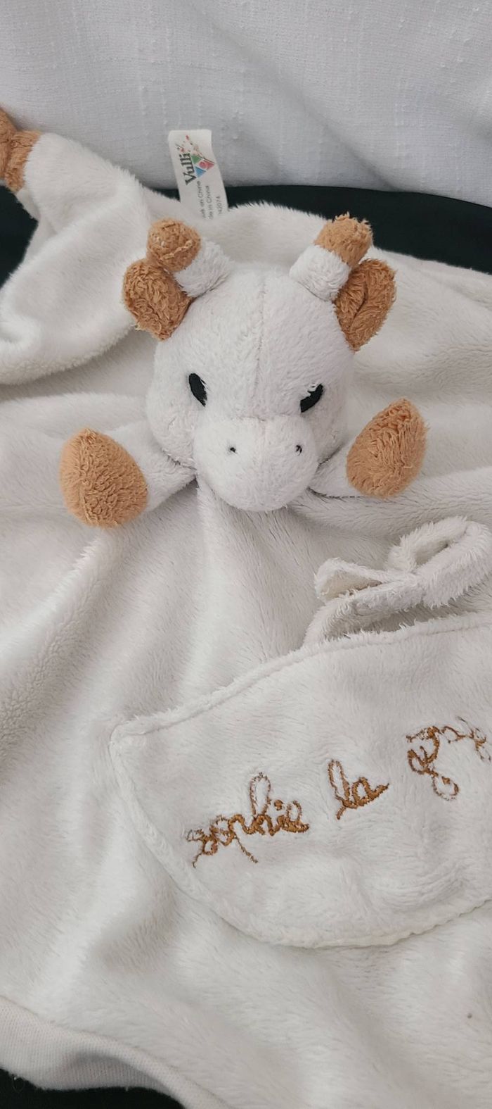 Doudou Plat carré Sophie la Girafe attache tétine VULLI