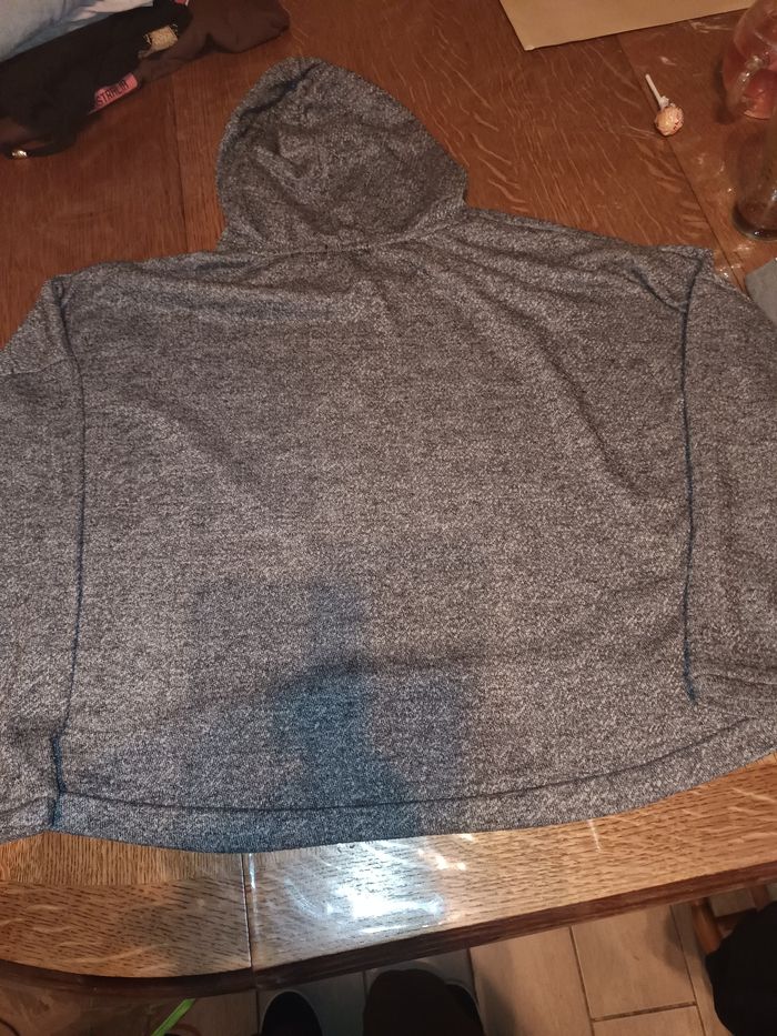 Sweat a capuche - photo numéro 2