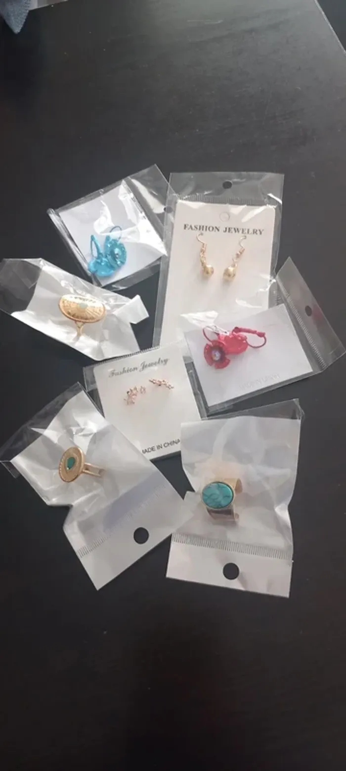 Lot de bijoux dorés