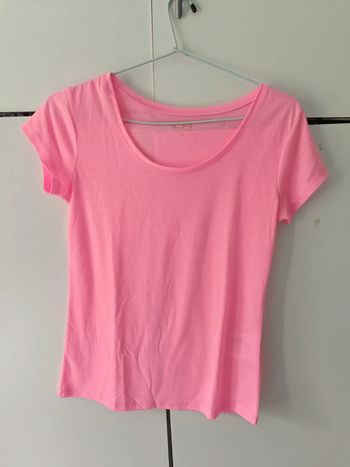 Tee shirt rose taille S la halle