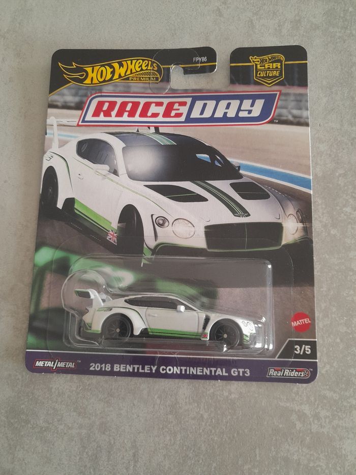 Lot de 2 voitures de course Hot Wheels Premium Race Day - photo numéro 4