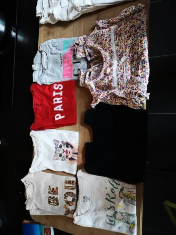 Lot 5 t shirts /blouse 8 ans