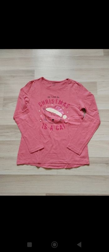 Tee-shirt manches longues couleur framboise 12 ans très peu porté