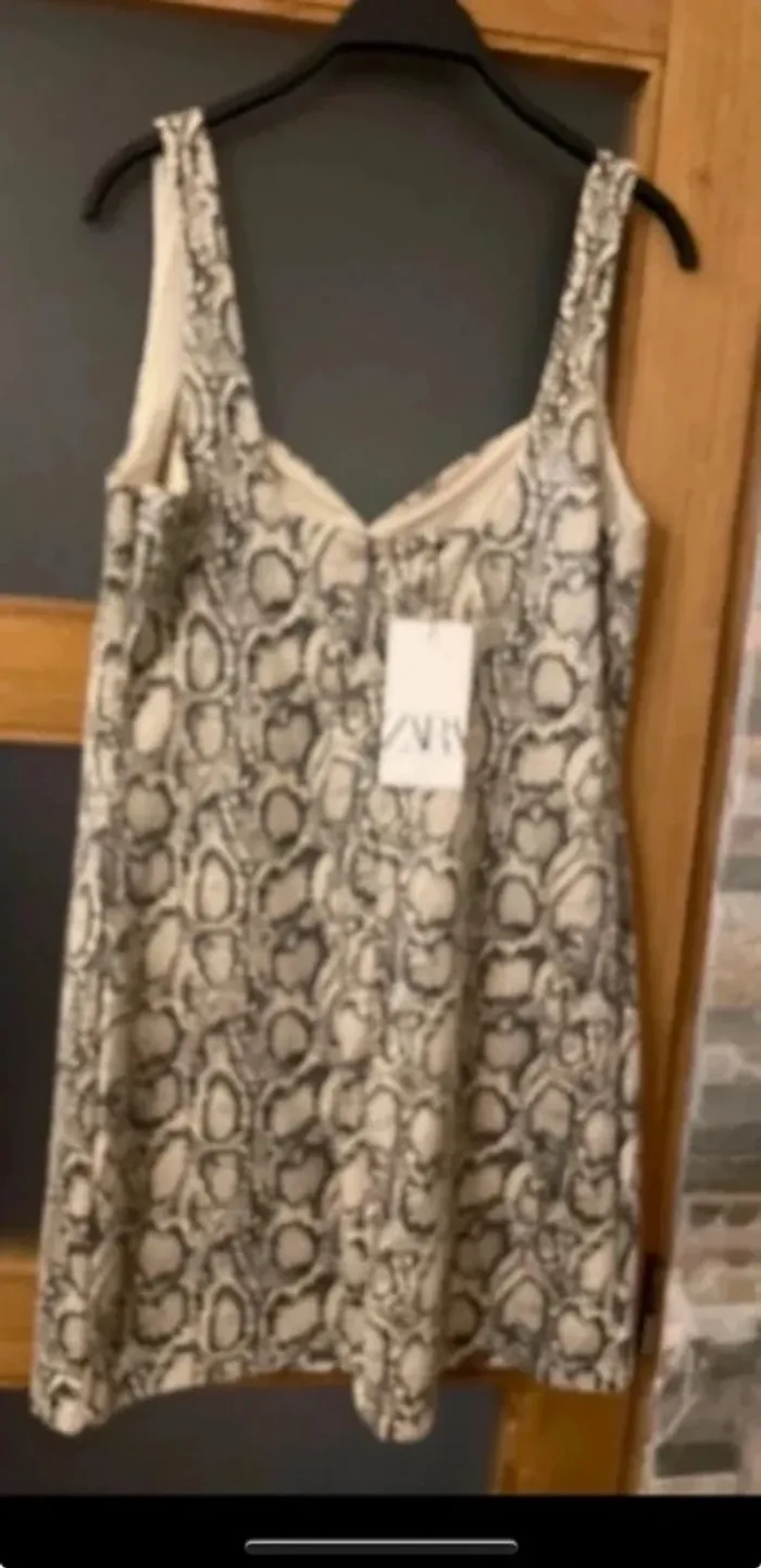 Robe Zara, taille 42 imprimée, python, collection 2025 - photo numéro 2