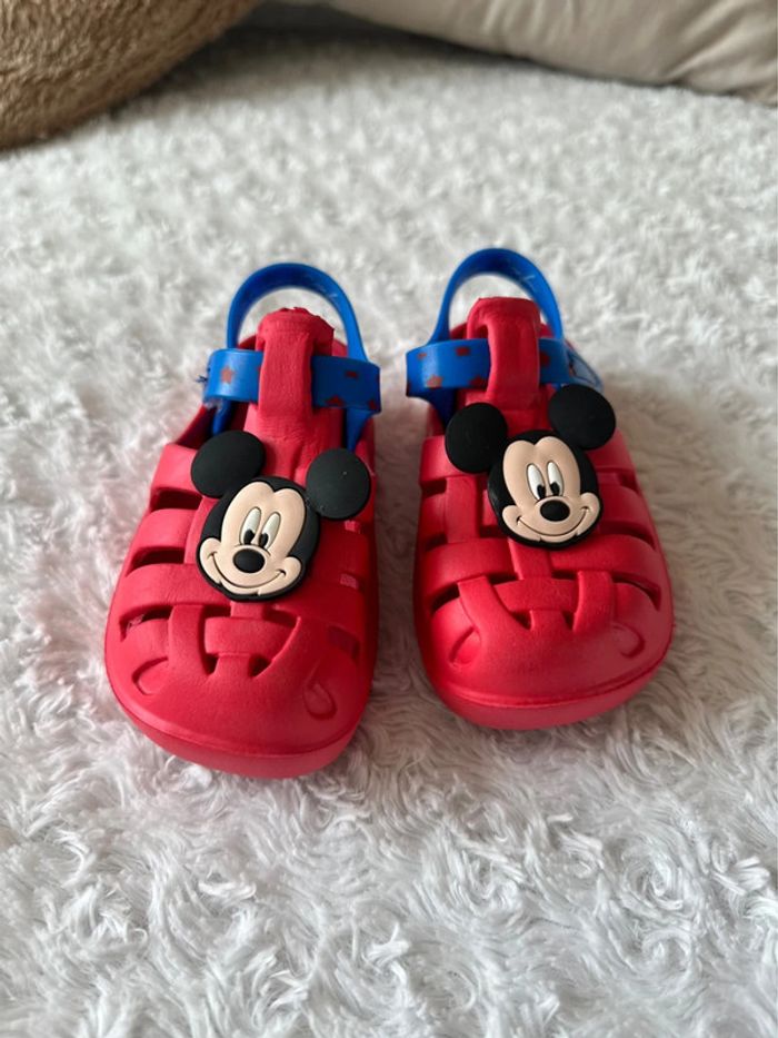 Sandales en plastique Mickey taille 20 - photo numéro 2