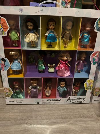 Coffret poupée animators Disney neuf avec Tiana