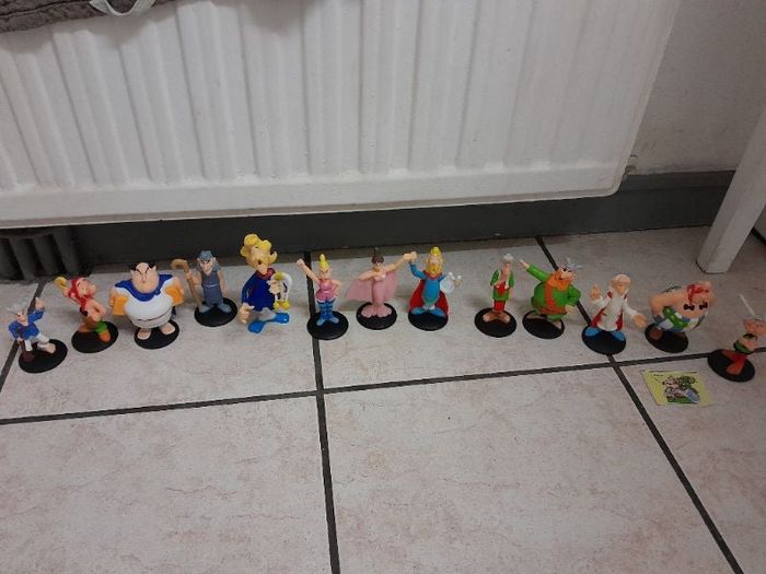 13 figurines Asterix