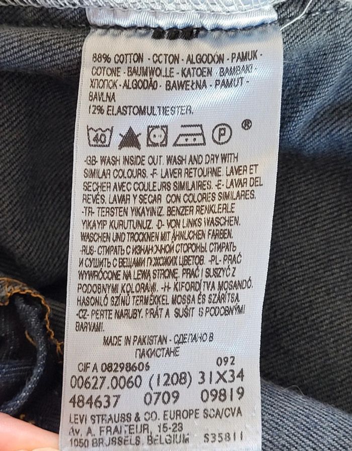 Jean Levi's bleu foncé 627 Straight fit Taille 37 - photo numéro 18
