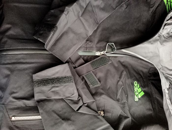 ADIDAS veste homme/garçon, presque noir, gore-tex, F 174 cm, D  48. Neuve. - photo numéro 4