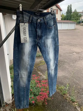 Jeans garçon neuf 14 ans , tendance , coupe droite