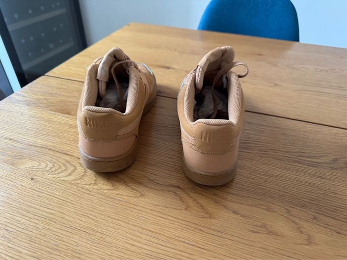 Nike homme court camel taille 42 très bon état peu porté - photo numéro 3