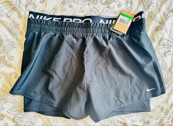 Short running femme Nike Pro - avec caleçon intégré 