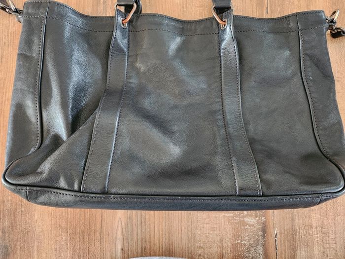 Sac a main longchamp 3D en cuir noir en bon état porte main ou épaule - photo numéro 4